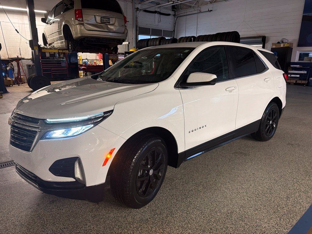 Used 2024 Chevrolet Equinox LT AWD/4WD image 2