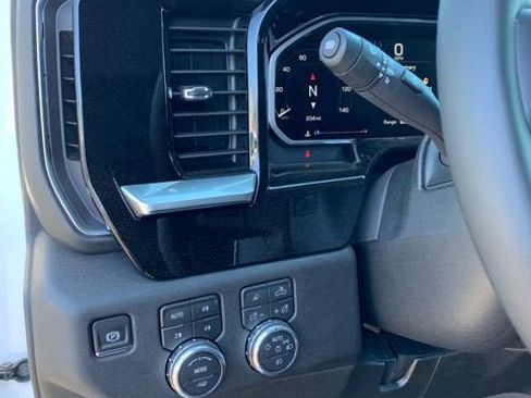 New 2026 GMC Sierra 2500 SLT w/ SLT Convenience Package AWD/4WD image 19