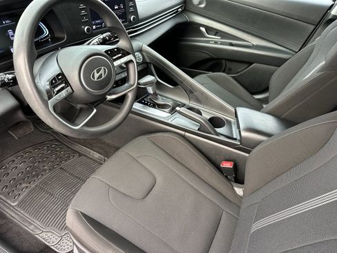 Used 2024 Hyundai Elantra SE image 9