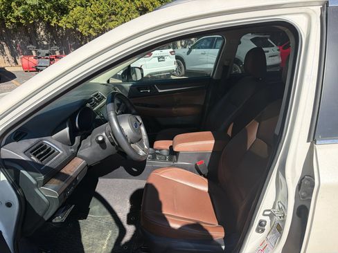 Used 2018 Subaru Outback 3.6R Touring AWD/4WD image 7