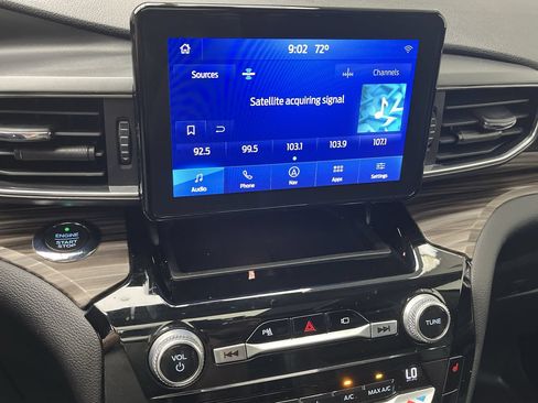 Used 2021 Ford Explorer Limited w/ Equipment Group 301A AWD/4WD image 22