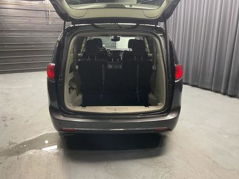 Used 2019 Chrysler Pacifica Touring-L Plus w/ Advanced Safetytec Group image 6