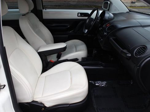 Used 2008 Volkswagen Beetle Triple White Edition FWD image 16