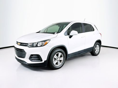 Used 2022 Chevrolet Trax LS w/ Tint and Cruise Package FWD image 3