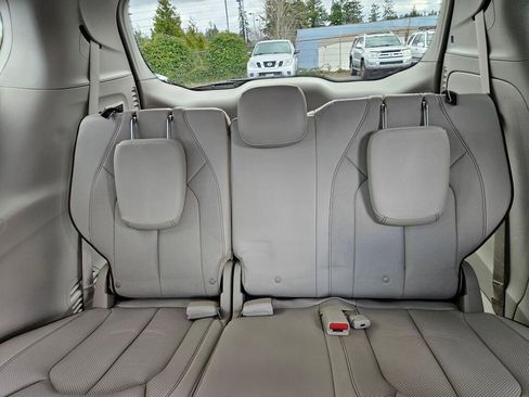 Used 2017 Chrysler Pacifica Limited image 19