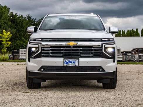 Used 2025 Chevrolet Suburban Premier AWD/4WD image 5