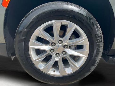 Used 2023 Chevrolet Suburban Premier image 13