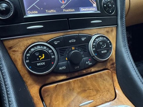 Used 2011 Mercedes-Benz SL 550 image 28