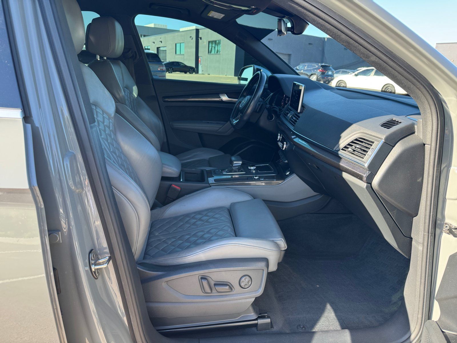 Used 2019 Audi SQ5 Premium Plus w/ Premium Plus Package AWD/4WD image 19