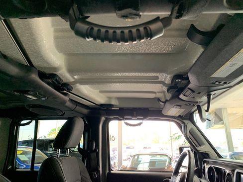Used 2019 Jeep Wrangler Unlimited Sport S AWD/4WD image 17