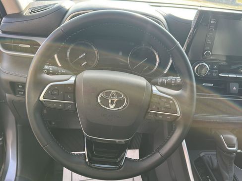 Used 2021 Toyota Highlander XLE image 23
