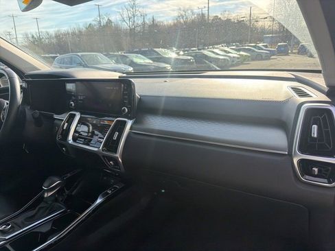 Used 2023 Kia Sorento SX image 3