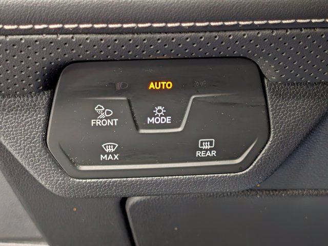 Used 2024 Volkswagen Atlas SE AWD/4WD image 12