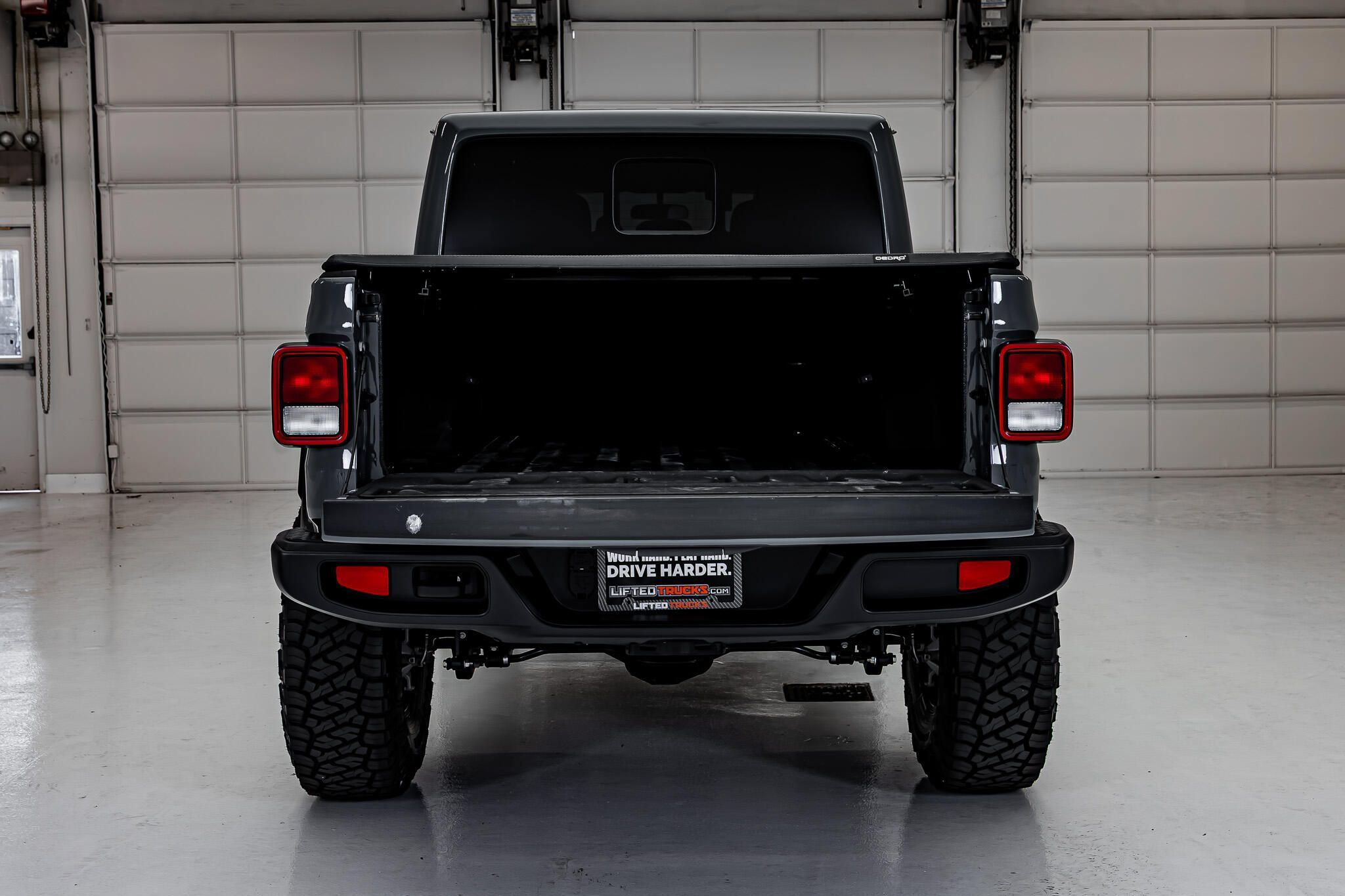 Used 2025 Jeep Gladiator Sport AWD/4WD image 9