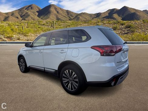 Used 2020 Mitsubishi Outlander ES image 3