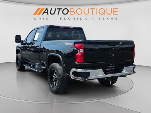 Used 2024 Chevrolet Silverado 2500 LT w/ Convenience Package AWD/4WD image 3