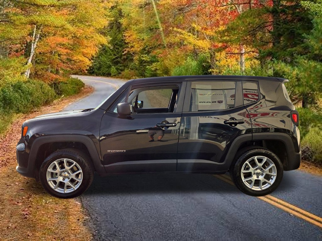 Used 2023 Jeep Renegade Latitude AWD/4WD image 7