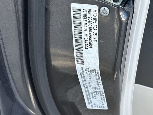 Used 2023 Chrysler Pacifica Touring-L image 29