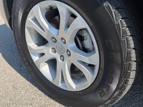 Used 2012 Hyundai Veracruz GLS FWD image 24