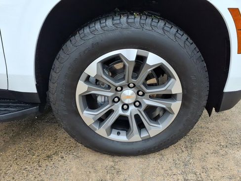 Used 2025 Chevrolet Tahoe LT w/ Comfort Package RWD image 9