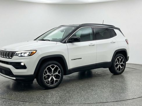 Used 2025 Jeep Compass Limited AWD/4WD image 3