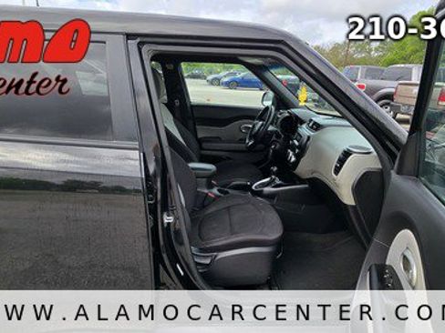 Used 2016 Kia Soul FWD image 13