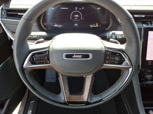 Used 2025 Jeep Grand Cherokee Summit image 13