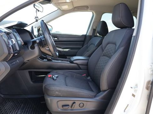 Used 2022 Nissan Pathfinder SV FWD image 11