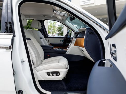 Certified 2023 Rolls-Royce Cullinan AWD/4WD image 46