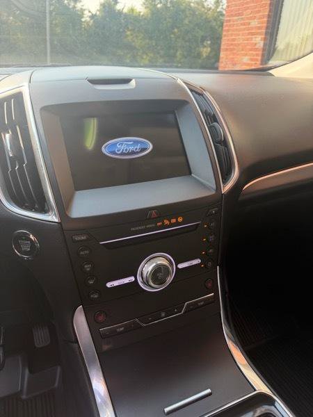 Used 2019 Ford Edge Titanium w/ Cold Weather Package AWD/4WD image 10