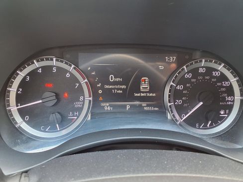 Used 2023 Toyota Highlander XSE FWD image 12