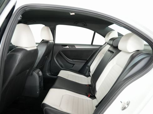 Used 2016 Volkswagen Jetta Sport image 35