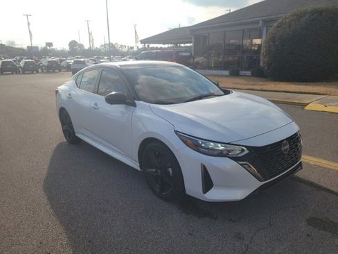 Used 2025 Nissan Sentra SR w/ SR Premium Package image 2