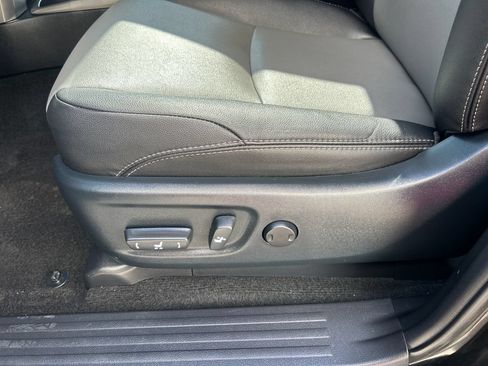 Certified 2024 Toyota 4Runner SR5 Premium w/ Moonroof Package AWD/4WD image 32