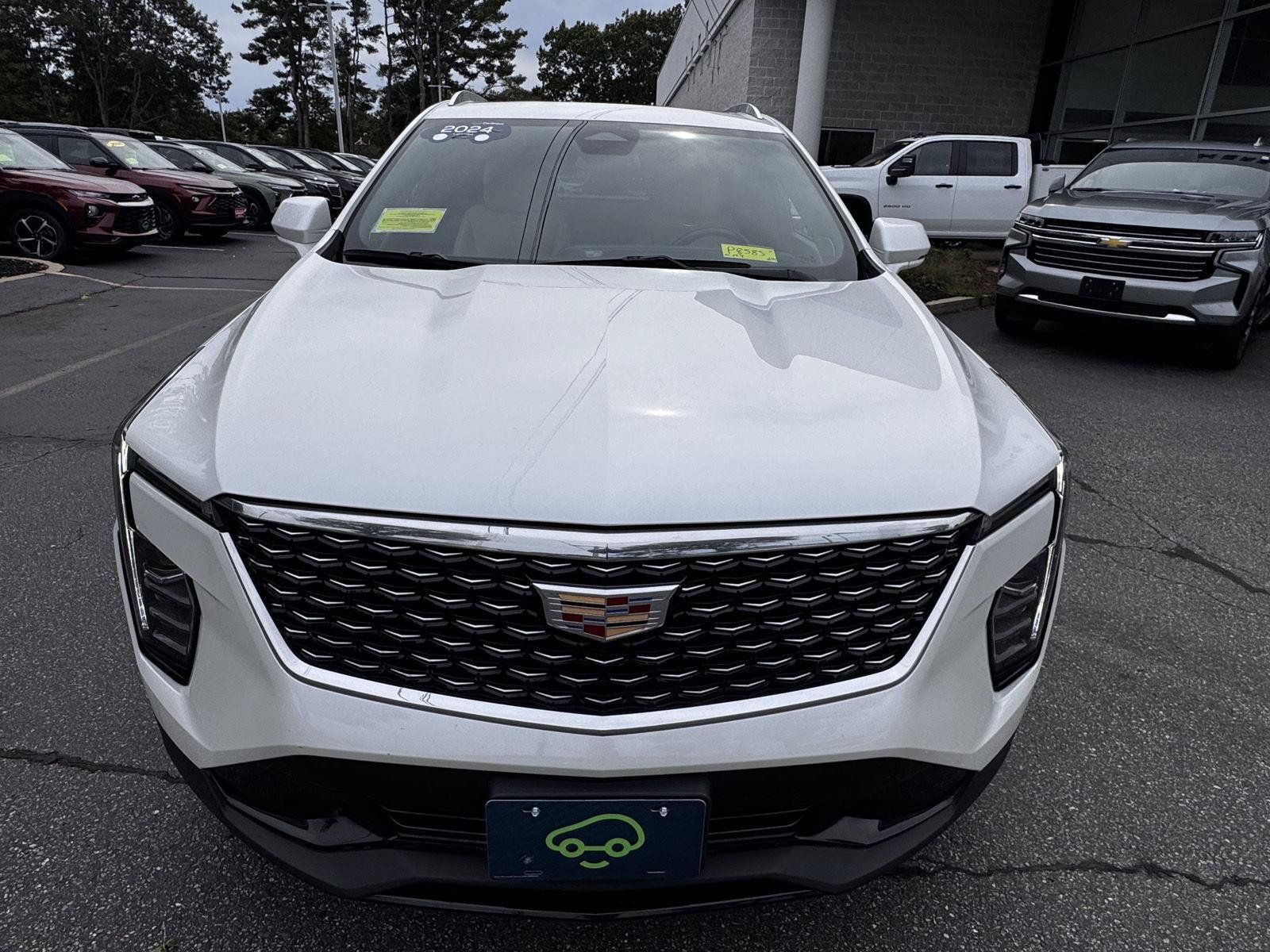 Used 2024 Cadillac XT4 Premium Luxury AWD/4WD image 2