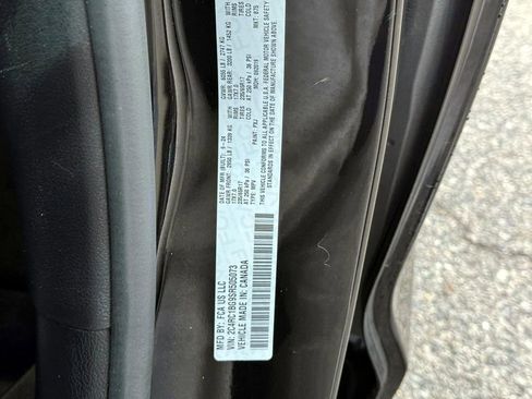 Certified 2025 Chrysler Pacifica Select image 17