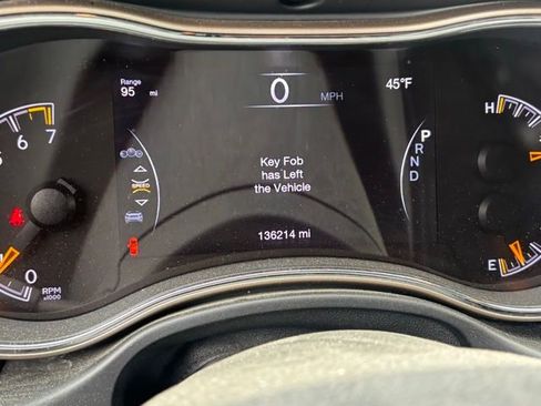 Used 2016 Jeep Grand Cherokee Limited image 2