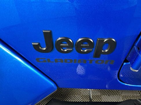 Used 2021 Jeep Gladiator Sport AWD/4WD image 11