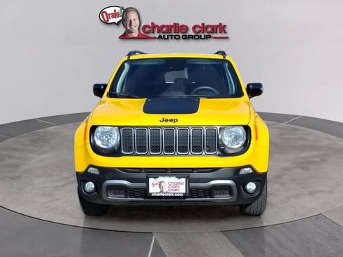 Used 2023 Jeep Renegade Latitude w/ Sun/Sound Group AWD/4WD image 8