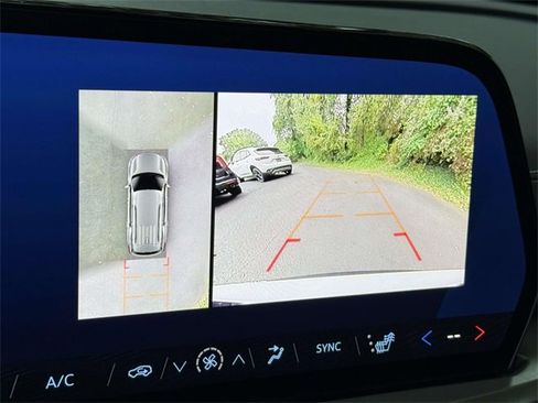 Certified 2024 Chevrolet Traverse LT image 14