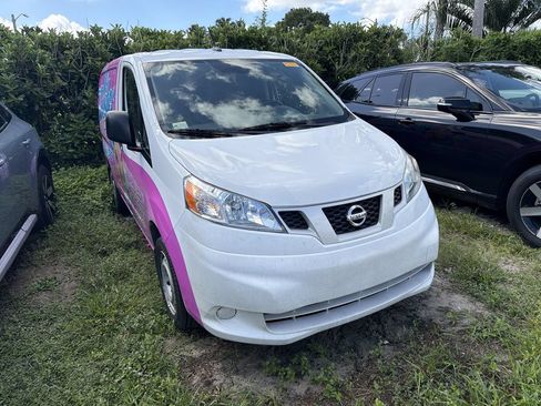Used 2020 Nissan NV200 S FWD image 1