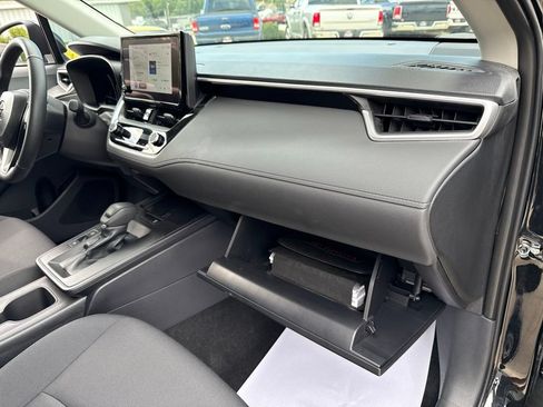 Used 2026 Toyota Corolla Cross LE FWD image 41