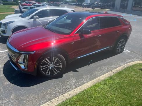 Certified 2024 Cadillac Lyriq Luxury AWD/4WD image 1
