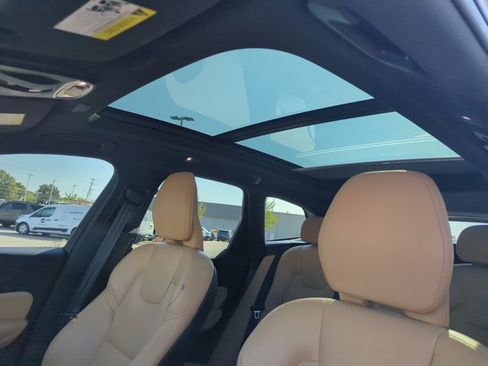 Used 2020 Volvo XC60 T5 Momentum w/ Protection Package AWD/4WD image 24