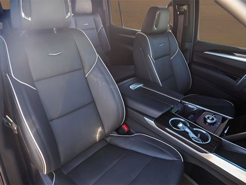 Used 2025 Cadillac Escalade ESV Premium Luxury image 31