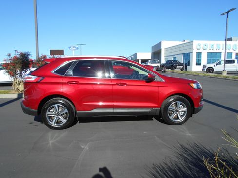 Used 2024 Ford Edge SEL w/ Convenience Package image 9