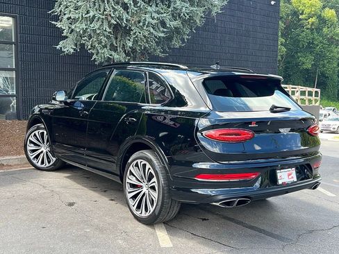 Used 2023 Bentley Bentayga image 18