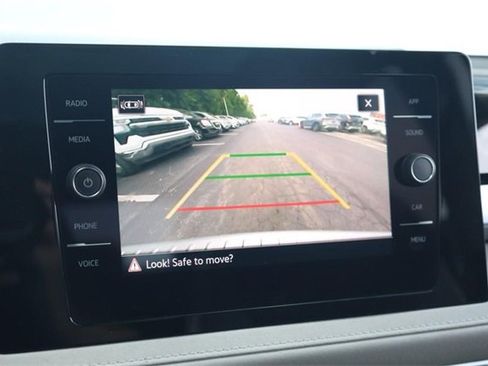 New 2025 Volkswagen Taos SE image 14