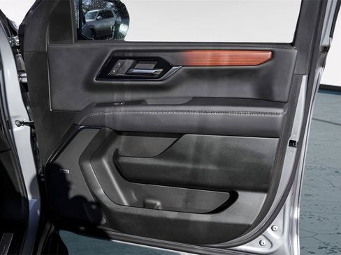 Certified 2025 GMC Yukon Denali image 30