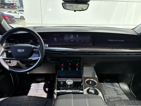 Certified 2025 Cadillac Escalade Premium Luxury Platinum AWD/4WD image 23
